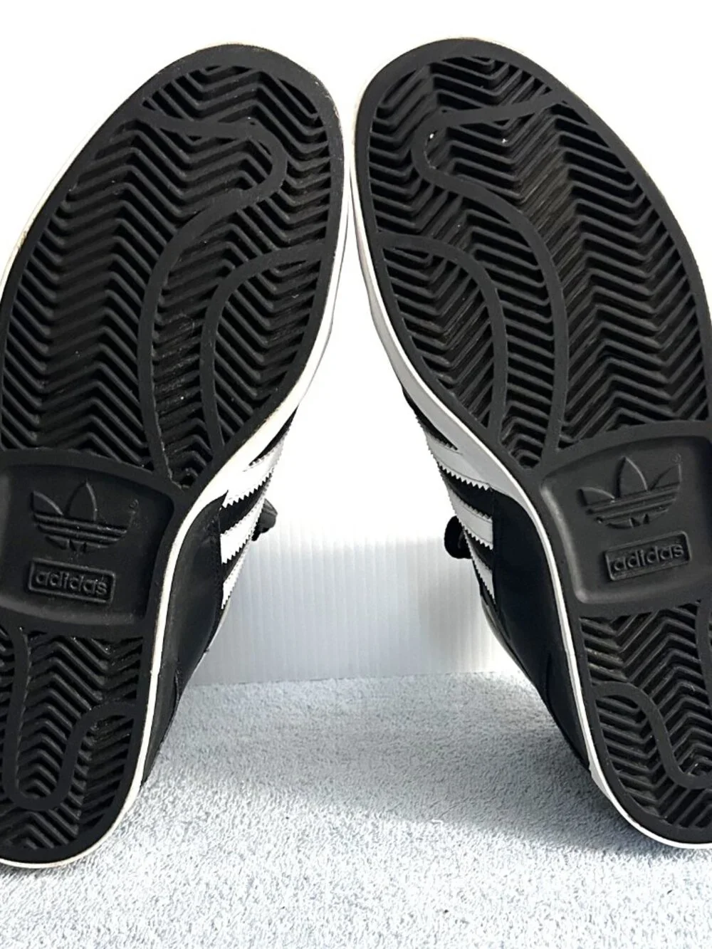 ADIDAS - Picture 8 of 12